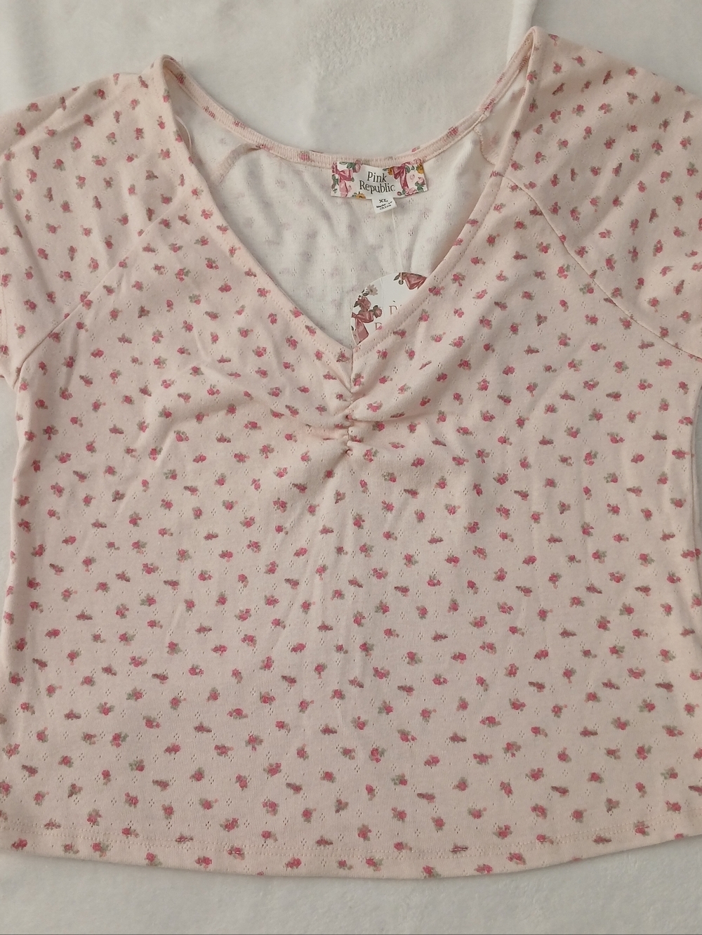Pink Republic Floral Short Sleeve, V Neck Women's Top Size XL Ruched